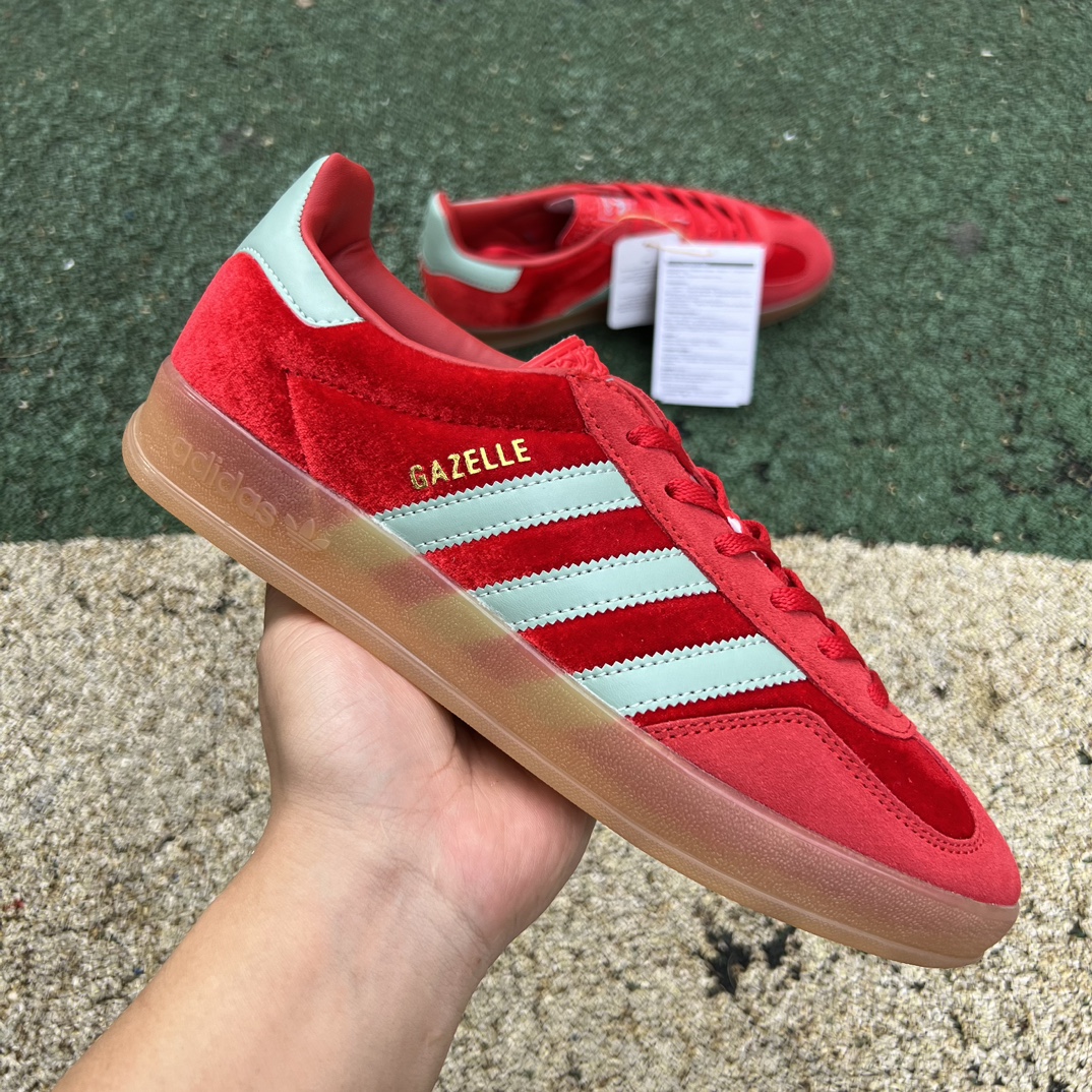 阿迪德训红青色 s2纯原版‼️
尺码：36-45 特价😇
s2纯原版‼️ADIDAS三叶草GAZELLE