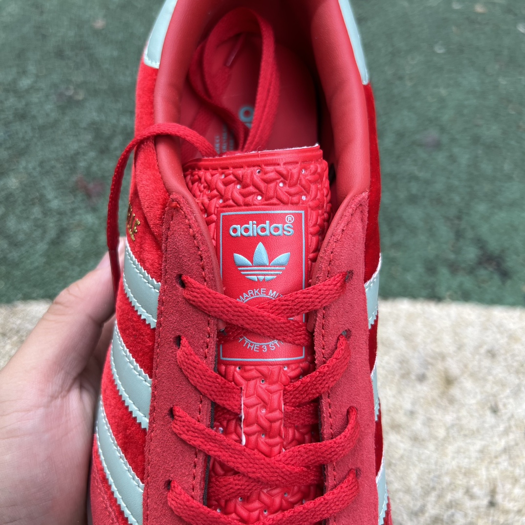 阿迪德训红青色 s2纯原版‼️
尺码：36-45 特价😇
s2纯原版‼️ADIDAS三叶草GAZELLE