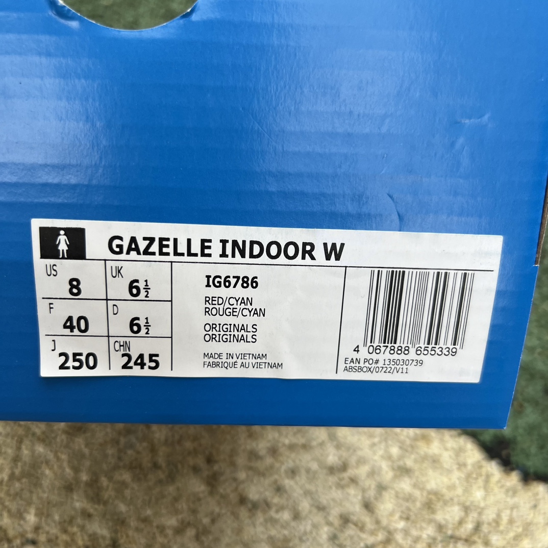 阿迪德训红青色 s2纯原版‼️
尺码：36-45 特价😇
s2纯原版‼️ADIDAS三叶草GAZELLE