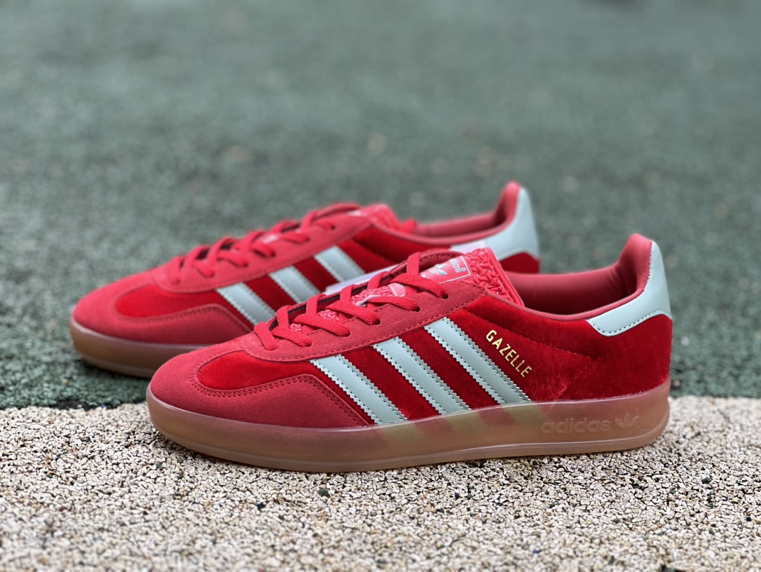 阿迪德训红青色 s2纯原版‼️
尺码：36-45 特价😇
s2纯原版‼️ADIDAS三叶草GAZELLE
