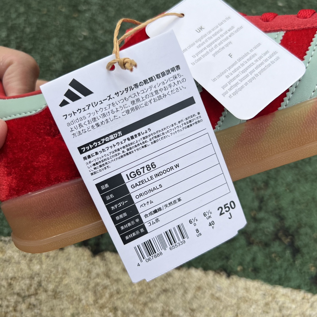 阿迪德训红青色 s2纯原版‼️
尺码：36-45 特价😇
s2纯原版‼️ADIDAS三叶草GAZELLE