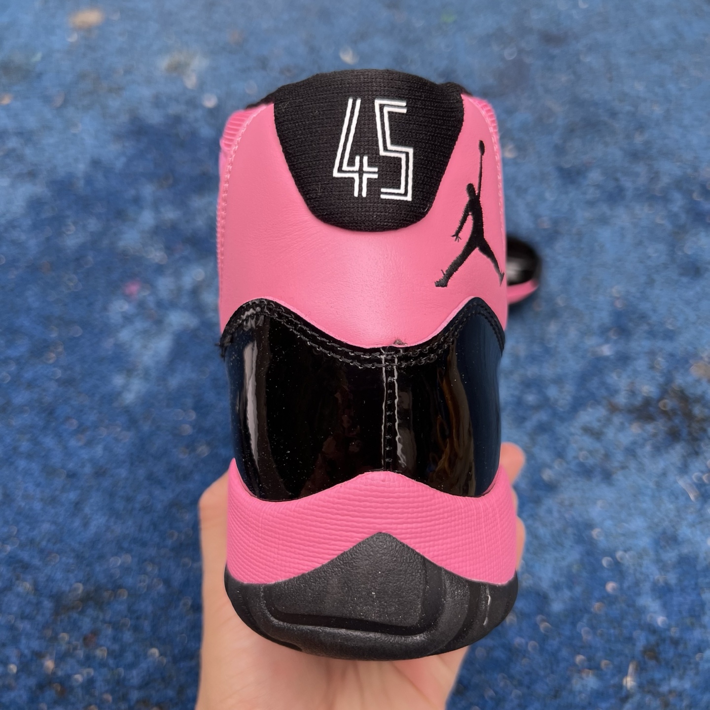 aj11黑粉高帮 尺码：40-48.5

ct8012-500