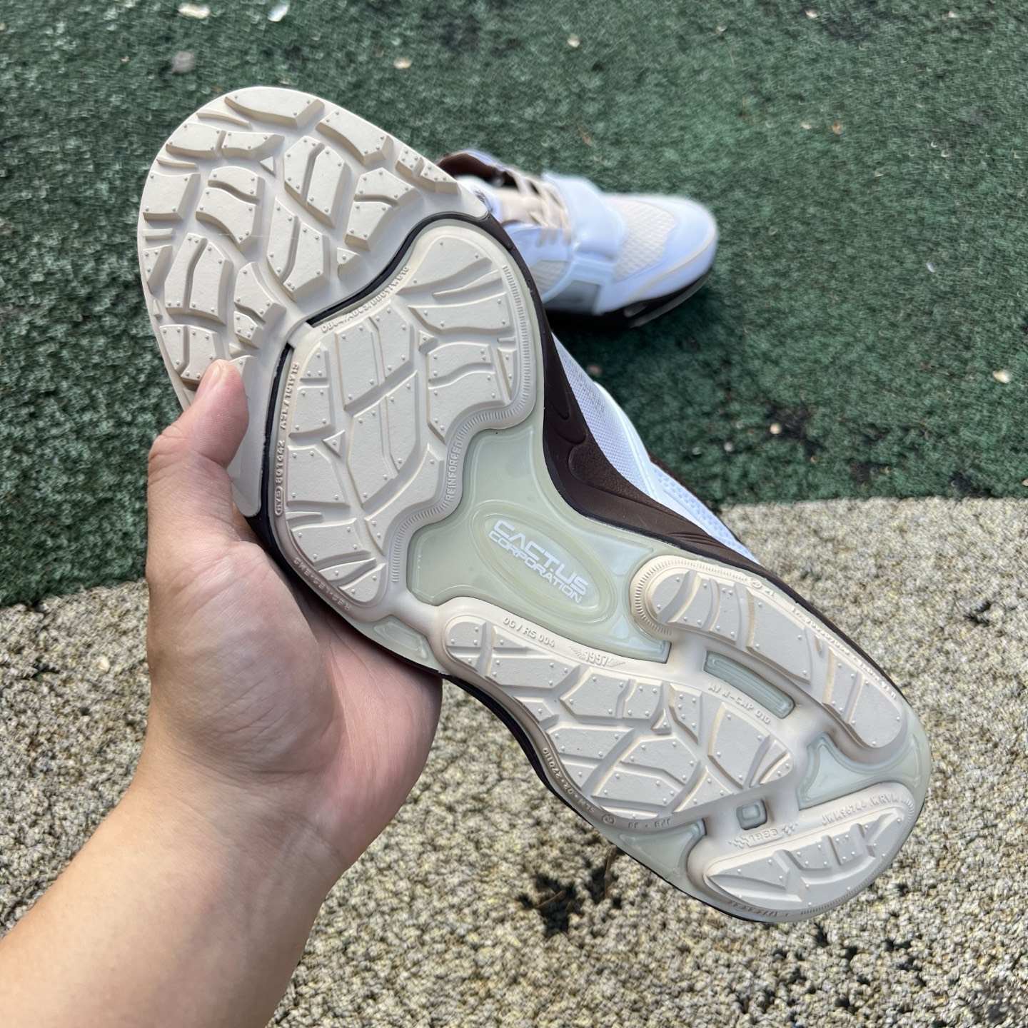 特价s2纯原版 白棕色 Travis Scott x Nike Shark-A-Don 尺码：41-46