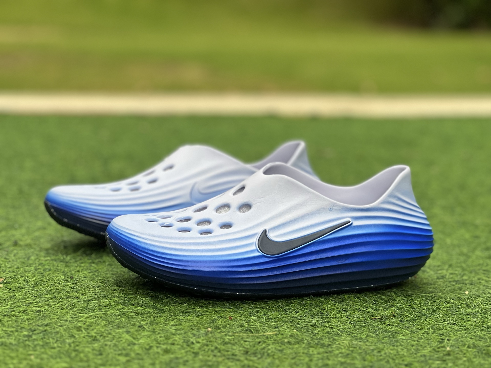 p130 LW版本Nike洞洞鞋灰蓝 Nike ReactX Rejuven8 Green Strike 洞洞鞋 IB6366-400