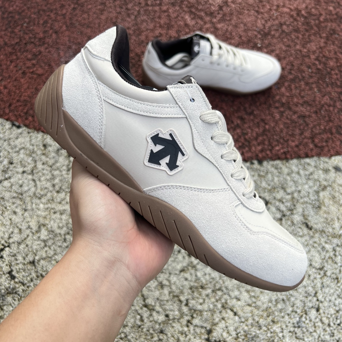 Кроссовки мужские Descente Chron SLIM белые
