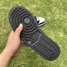 T1版本 aj1倒钩低帮黑白 ts联名款 货号:DM7866-002 尺码:40-48.5 T1版本 aj1倒钩低帮黑白 ts联名款 货号:DM7866-002 尺码:40-48.5