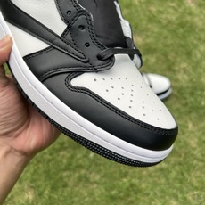T1版本 aj1倒钩低帮黑白 ts联名款 货号:DM7866-002 尺码:40-48.5 T1版本 aj1倒钩低帮黑白 ts联名款 货号:DM7866-002 尺码:40-48.5