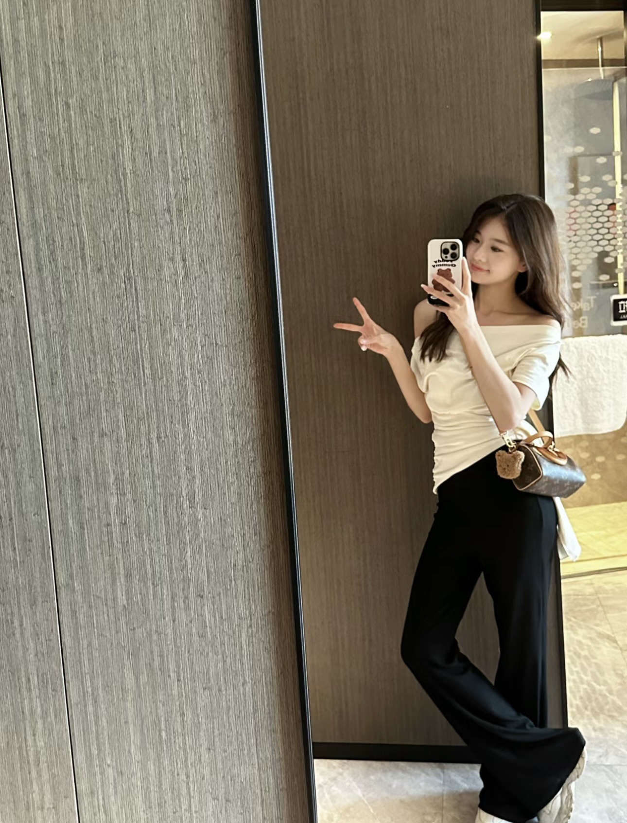 Louis Vuitton 专柜款经典手袋 4