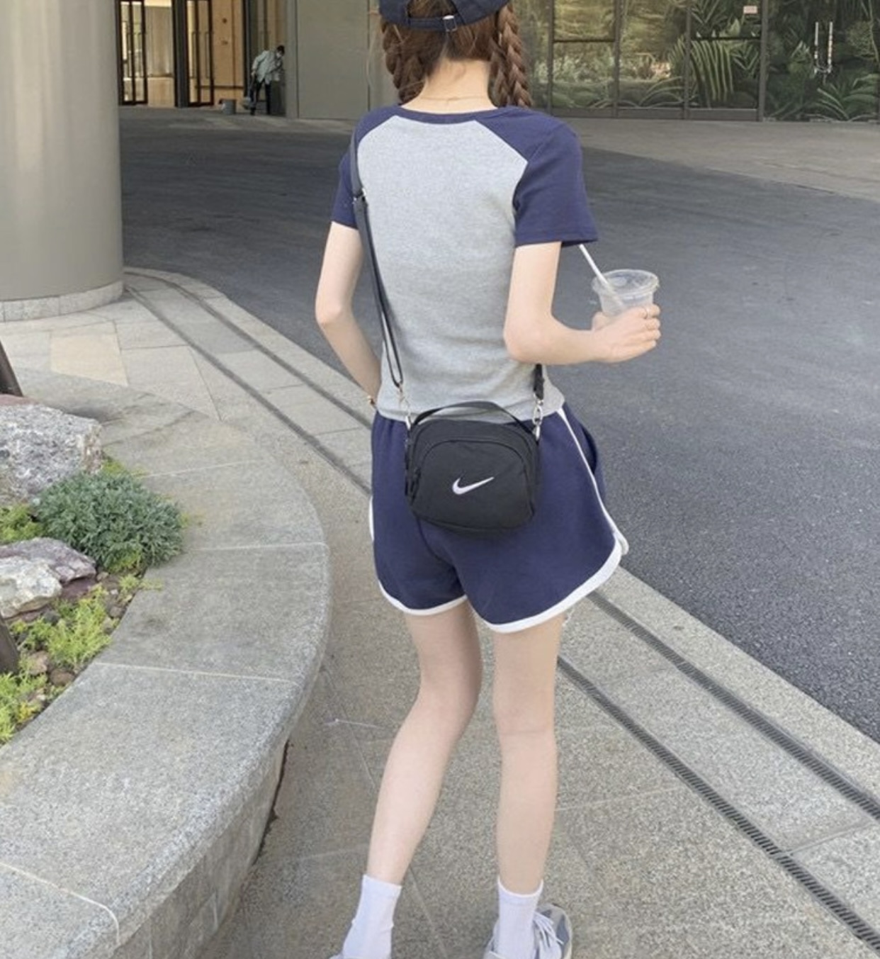 the bag offers a surprisingly generous interior that easily accommodates - Comprehensive 4