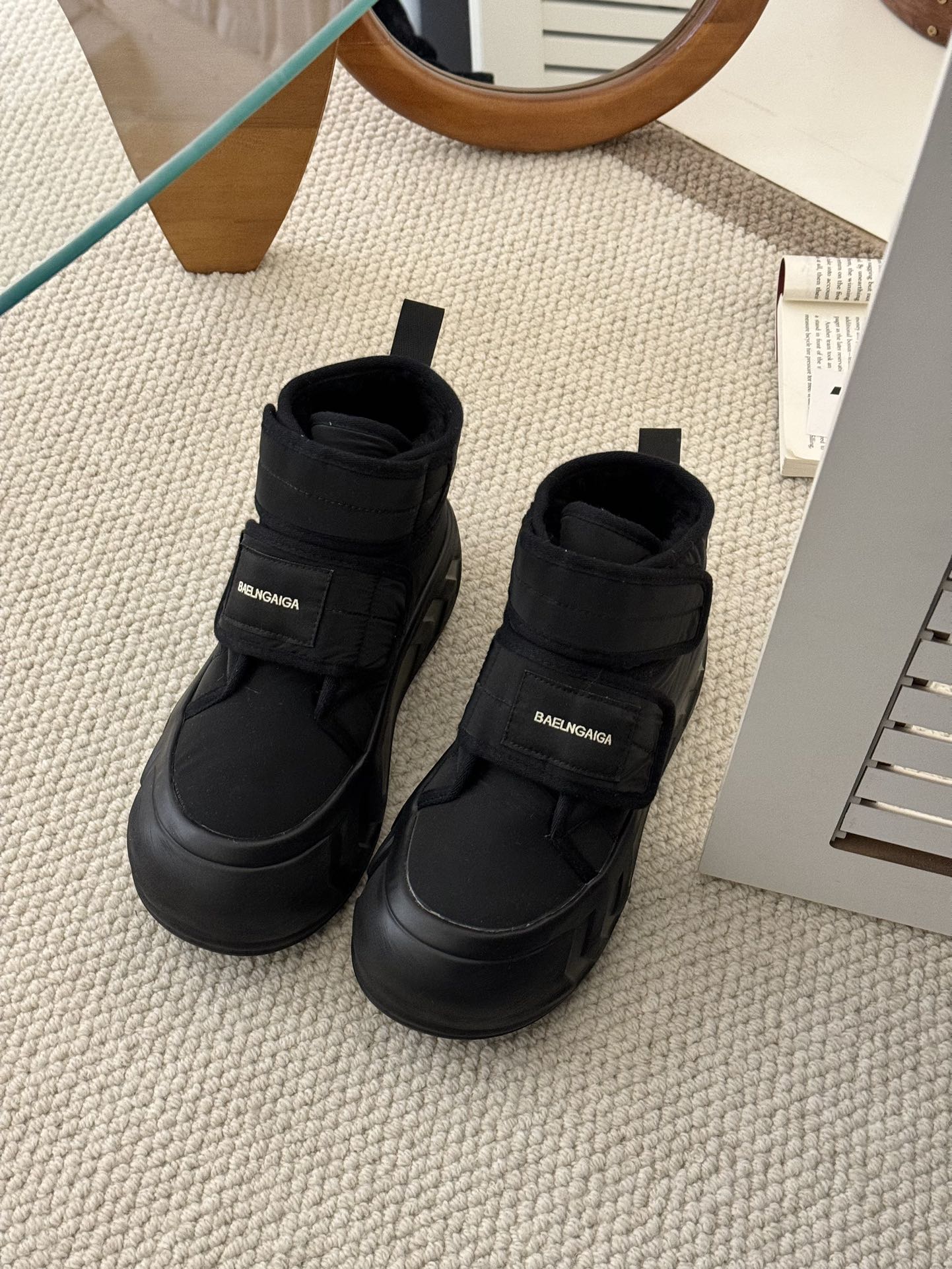 Balenciaga 雪地靴 - 超温柔で高級感溢れるデザイン