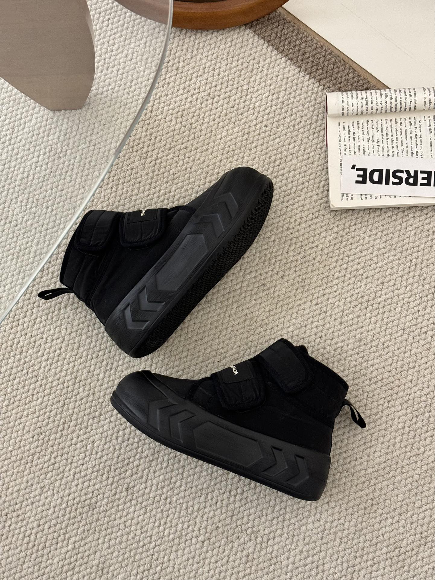 Balenciaga 雪地靴 - 超温柔で高級感溢れるデザイン