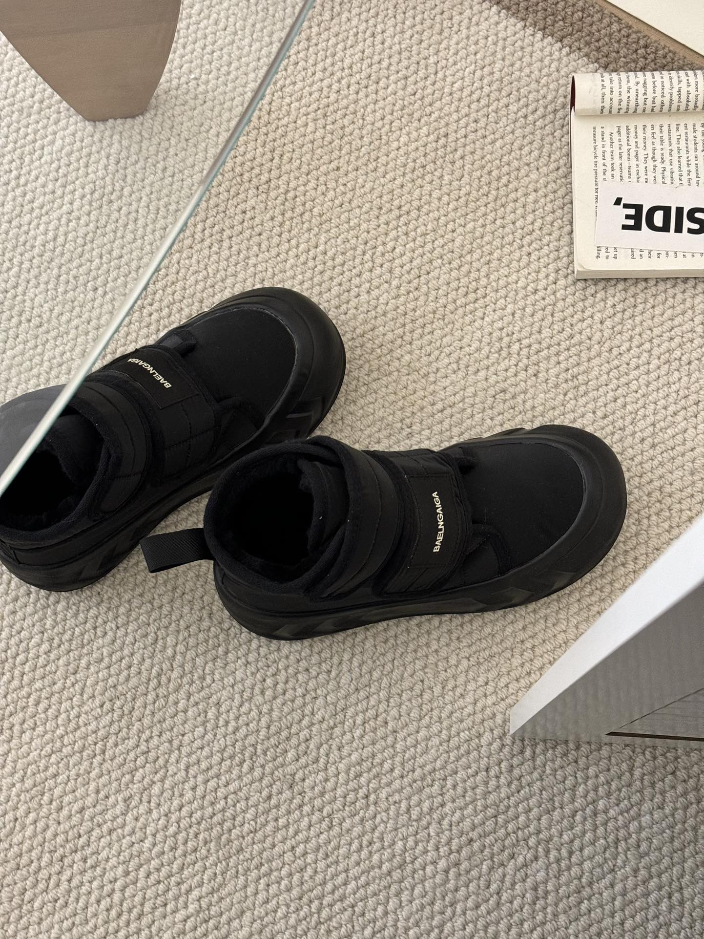 Balenciaga 雪地靴 - 超温柔で高級感溢れるデザイン