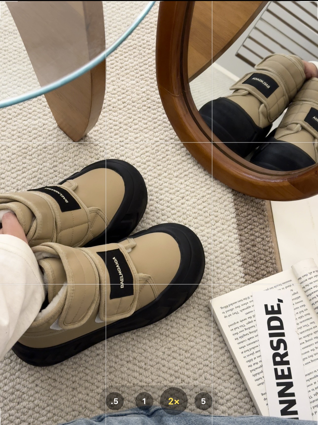 Balenciaga 雪地靴 - 高級感あふれるデザインと快適さ