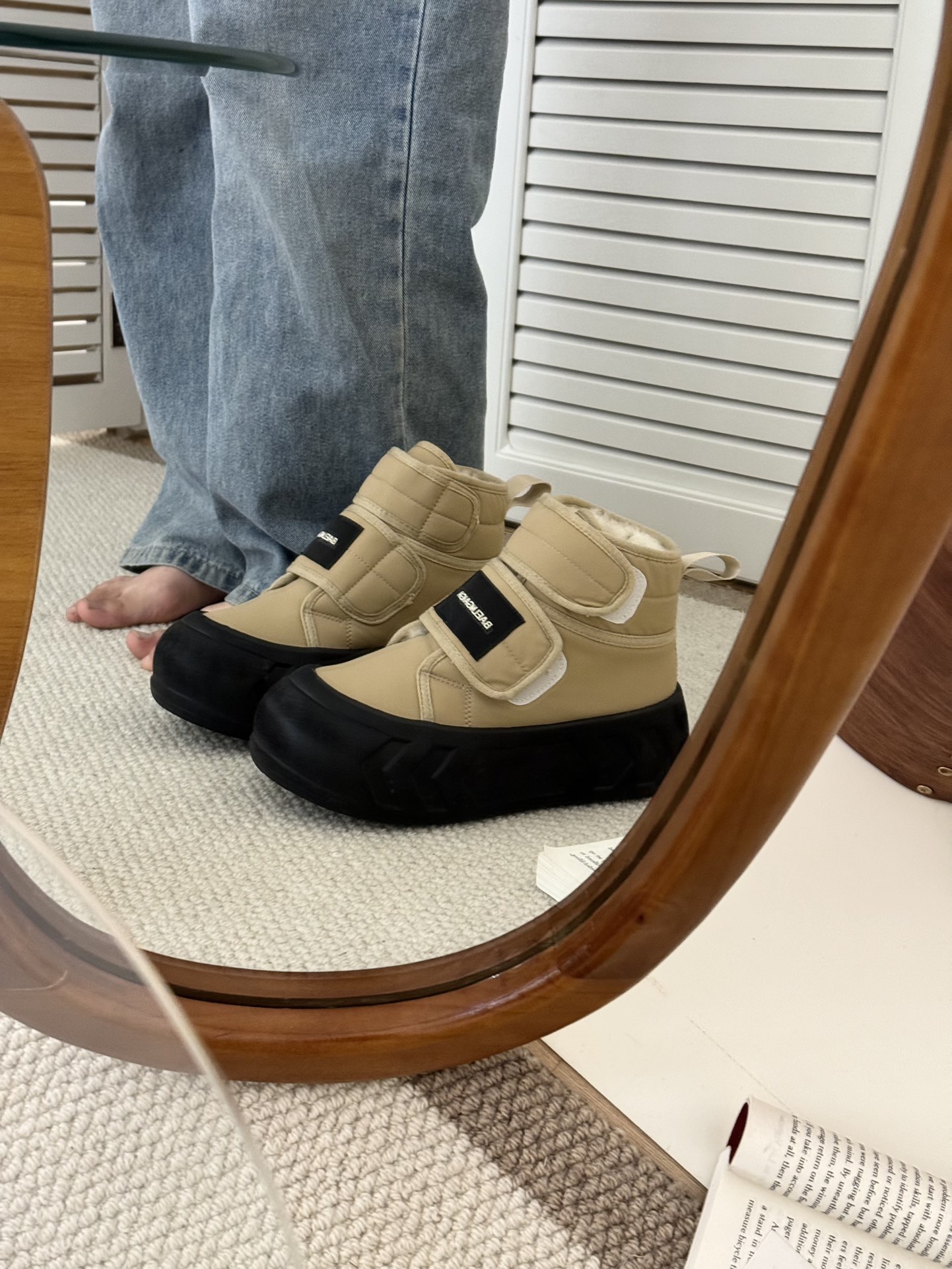 Balenciaga 雪地靴 - 高級感あふれるデザインと快適さ