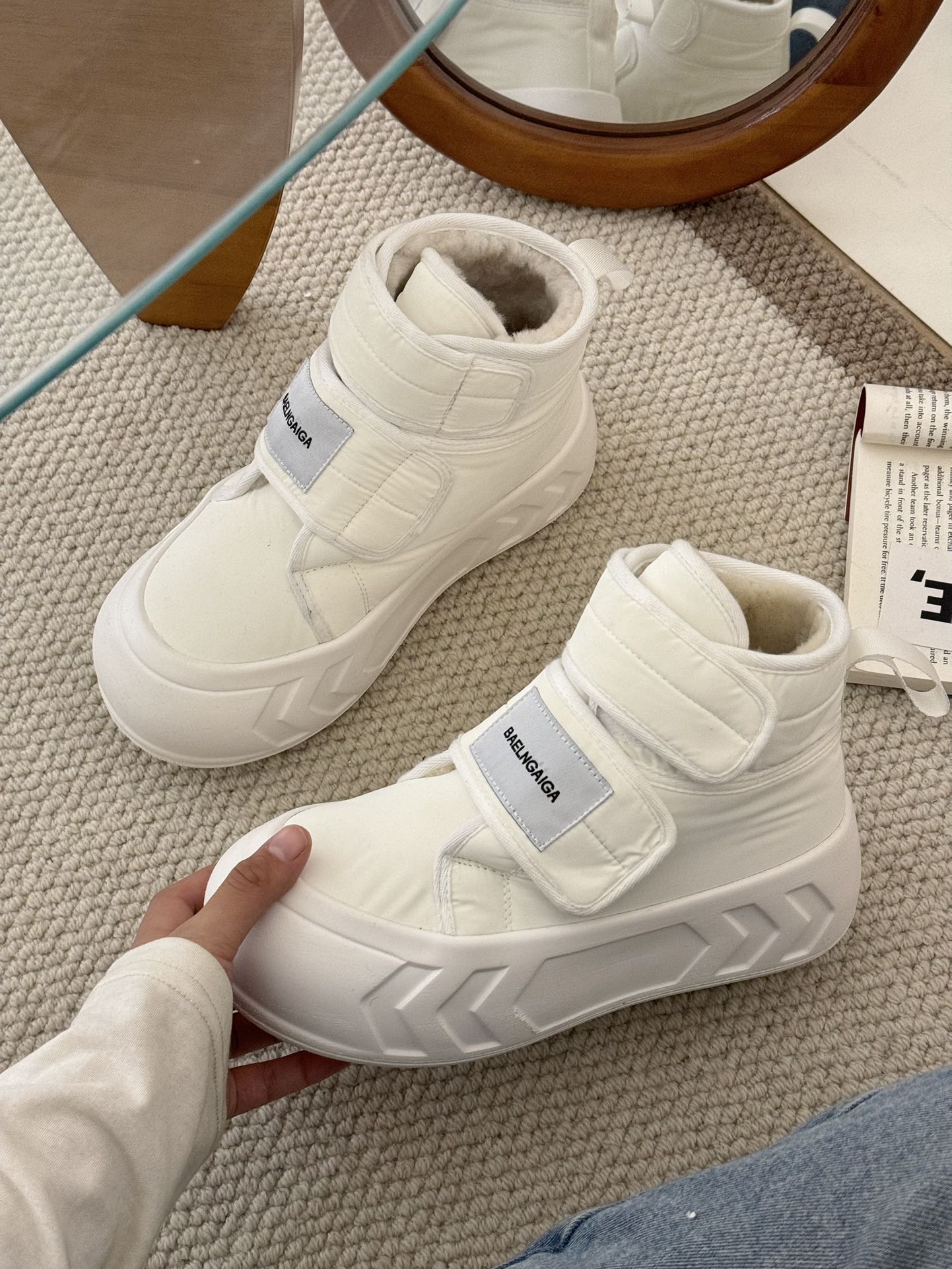 Balenciaga 雪地靴 - 超温柔で高級感溢れるデザイン