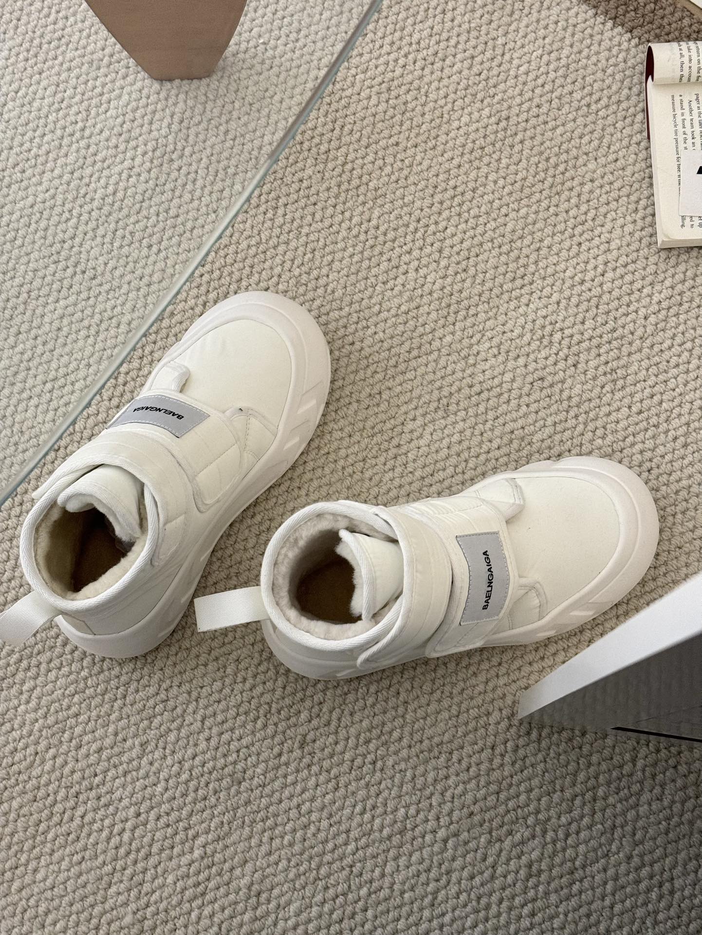 Balenciaga 雪地靴 - 超温柔で高級感溢れるデザイン