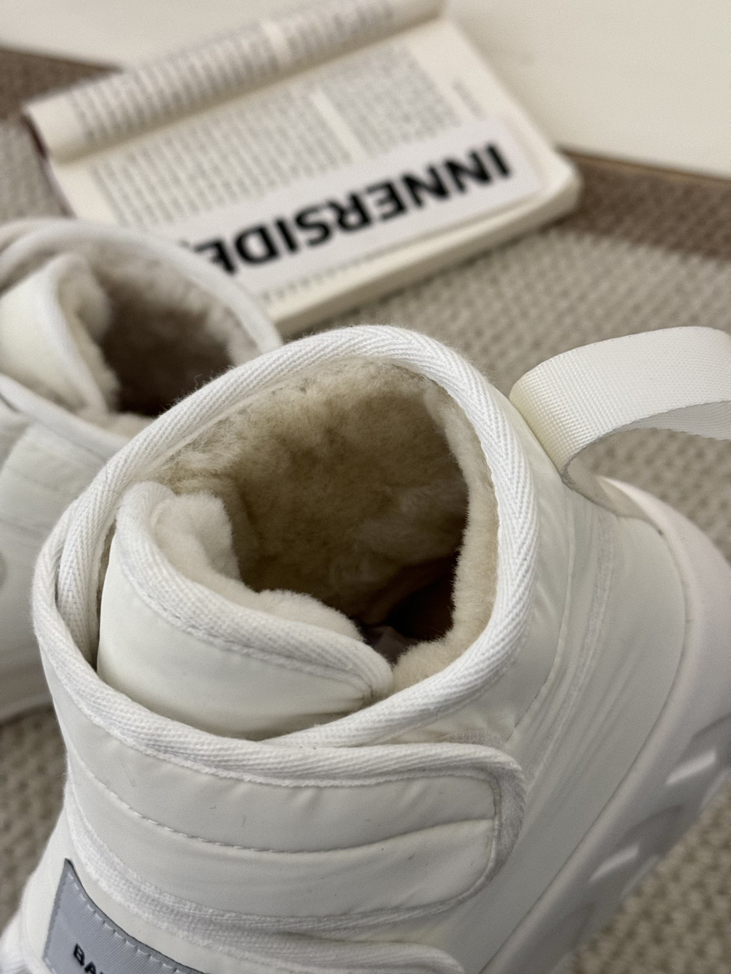 Balenciaga 雪地靴 - 超温柔で高級感溢れるデザイン