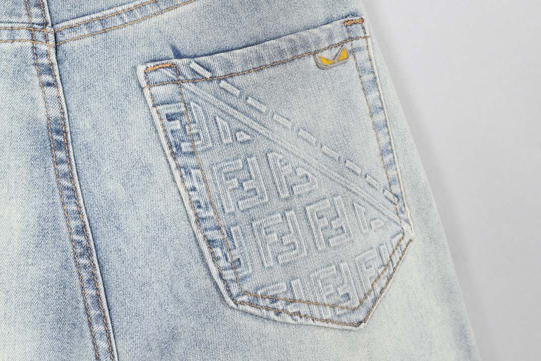 芬迪 洗水加工 男性用修身小脚デニムパンツ 高級感あふれるデザイン