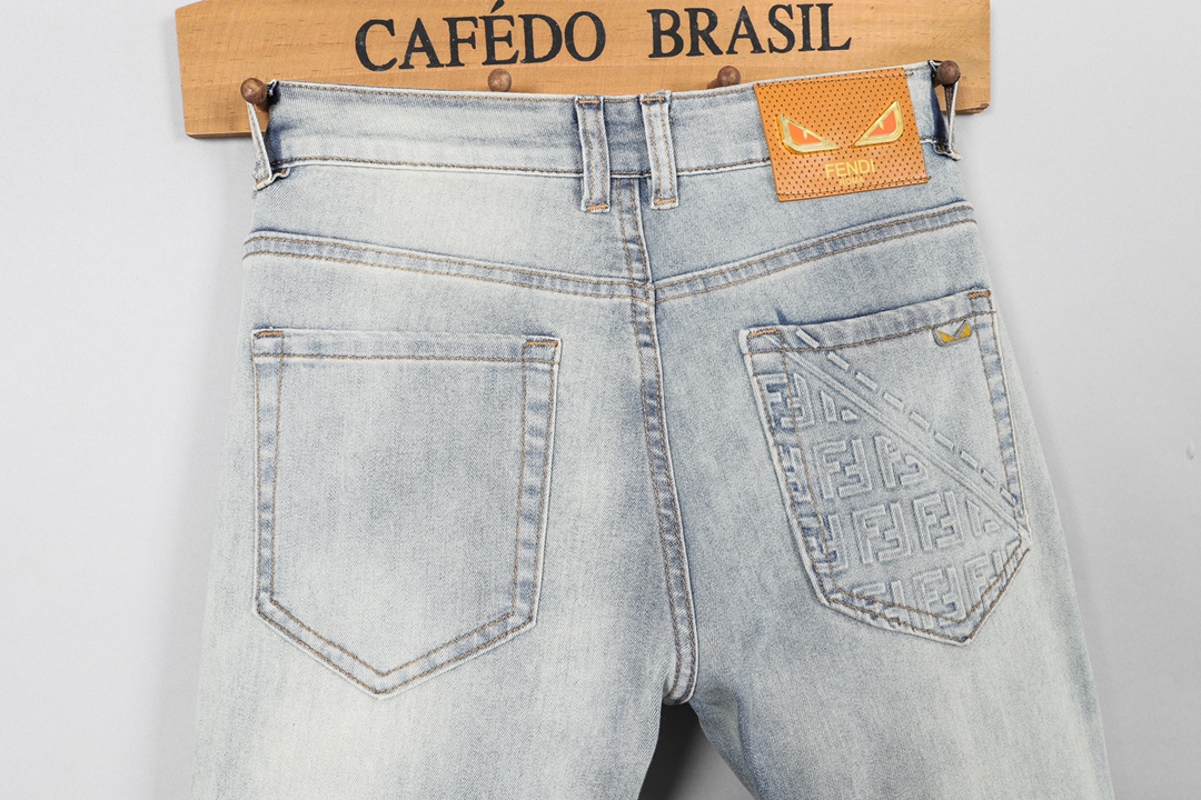 芬迪 洗水加工 男性用修身小脚デニムパンツ 高級感あふれるデザイン