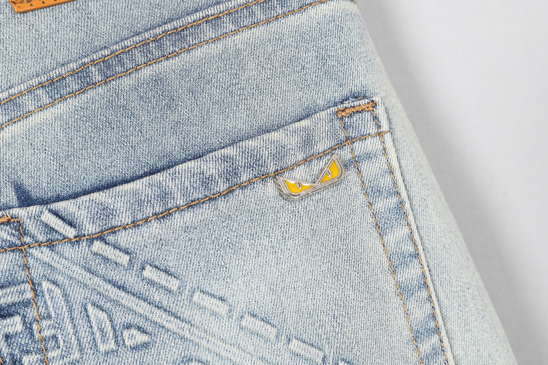 芬迪 洗水加工 男性用修身小脚デニムパンツ 高級感あふれるデザイン