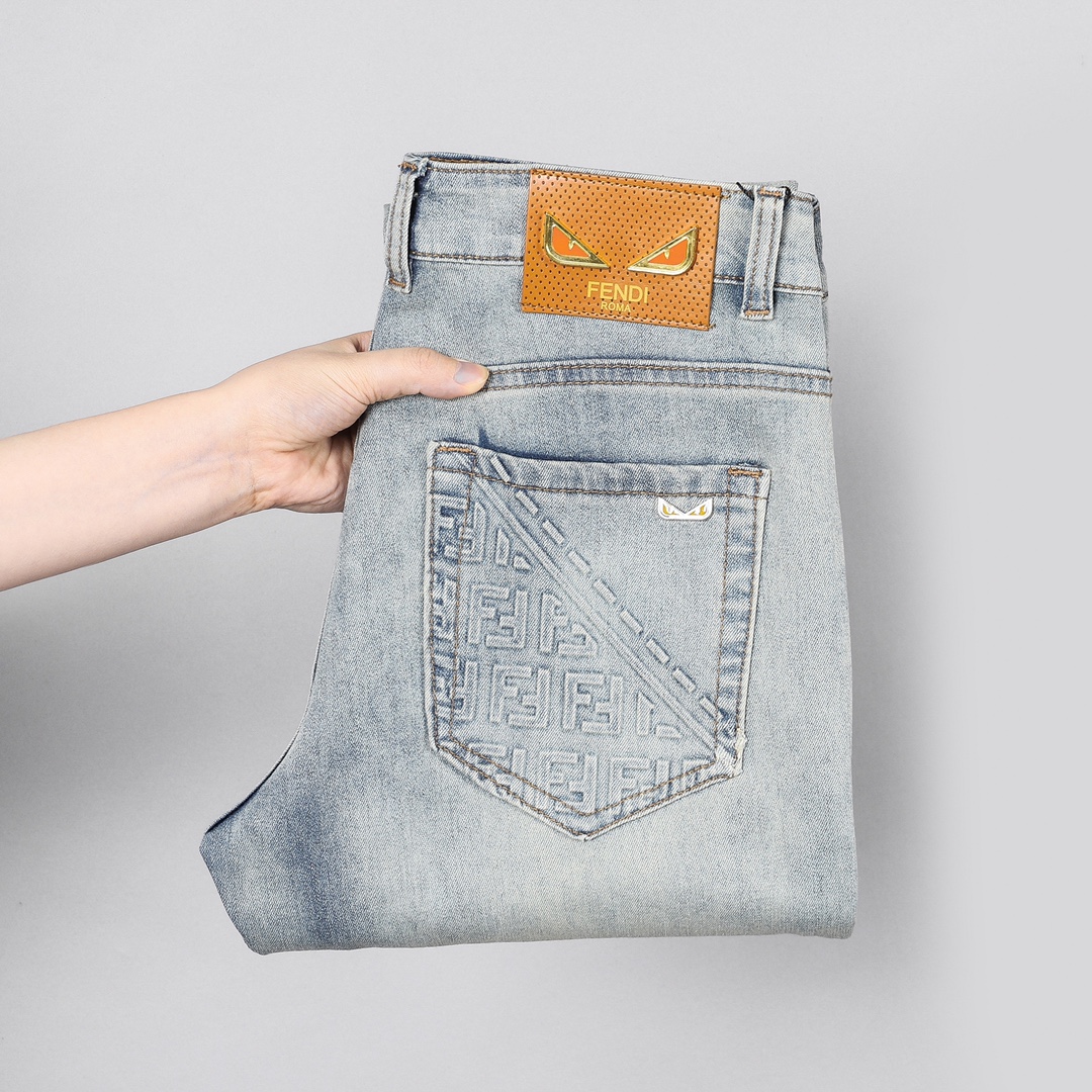 芬迪 洗水加工 男性用修身小脚デニムパンツ 高級感あふれるデザイン