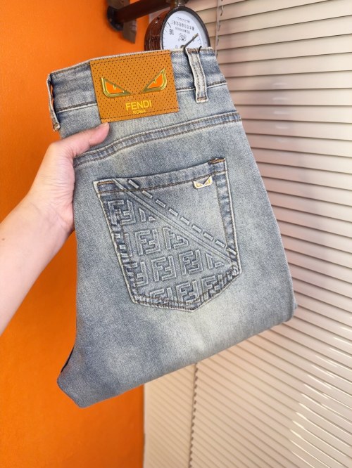Jean Slim Fendi pour Homme - Denim Stretch Confortable et Élégant 1 Jean Slim Fendi pour Homme - Denim Stretch Confortable et Élégant