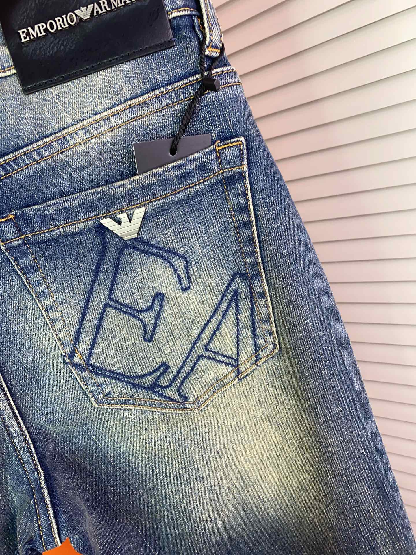 Emporio Armani Men's Classic Denim Jeans - Slim Fit, Elegant Design 8 i1728125702 8092 3