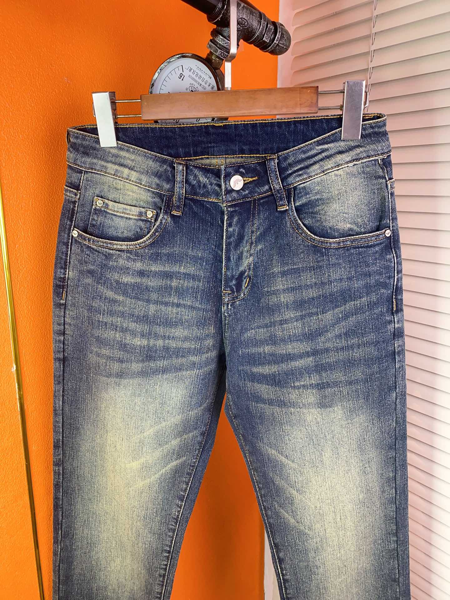 Emporio Armani Men's Classic Denim Jeans - Slim Fit, Elegant Design 10 i1728125703 4102 8