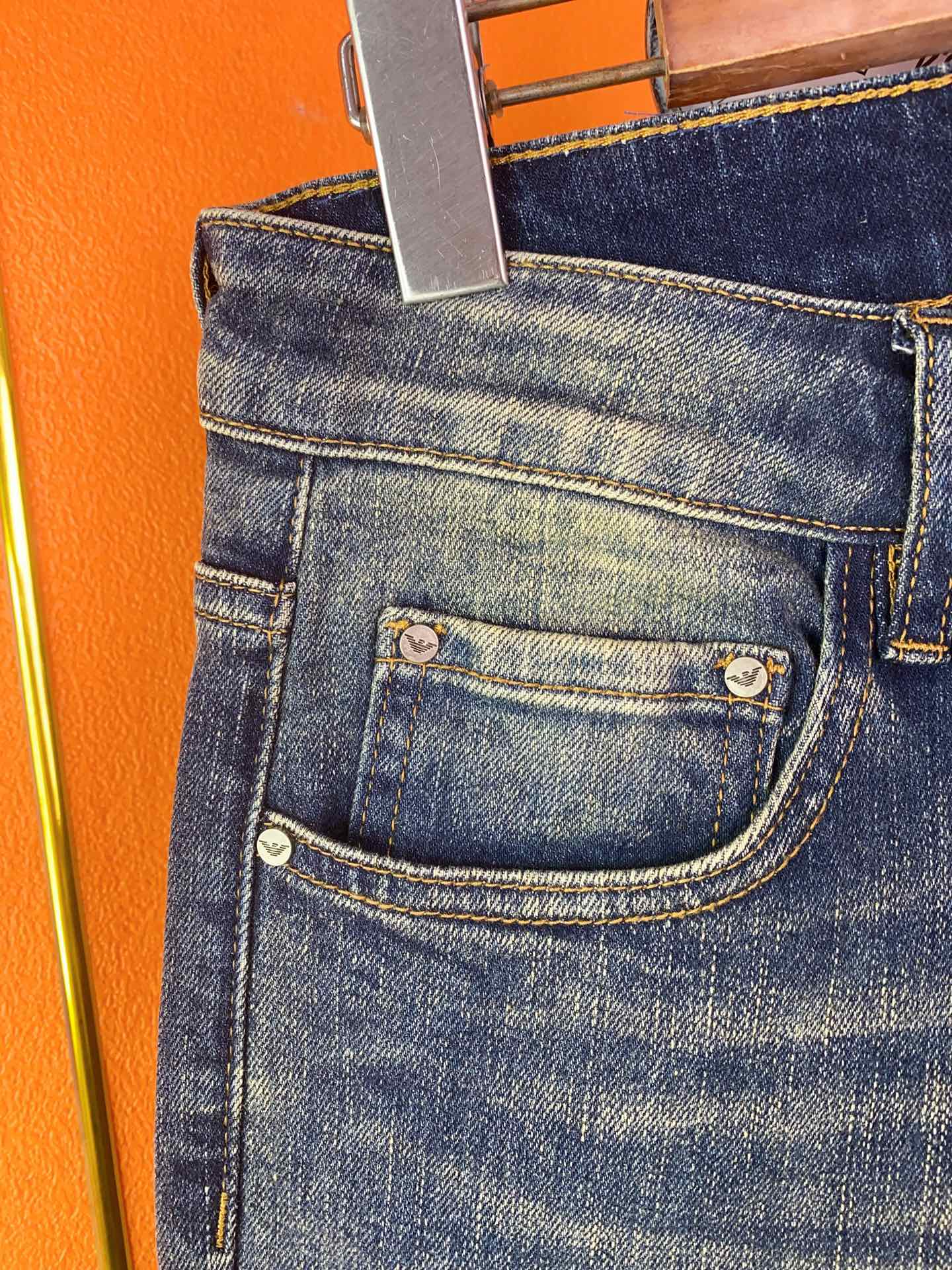 Emporio Armani Men's Classic Denim Jeans - Slim Fit, Elegant Design 5 i1728125703 7239 7