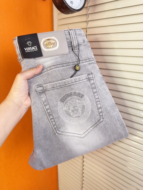 Versace Men's Classic Denim Jeans, Slim Fit, Premium Quality, Sizes 28-40 1 Versace Men's Classic Denim Jeans, Slim Fit, Premium Quality, Sizes 28-40