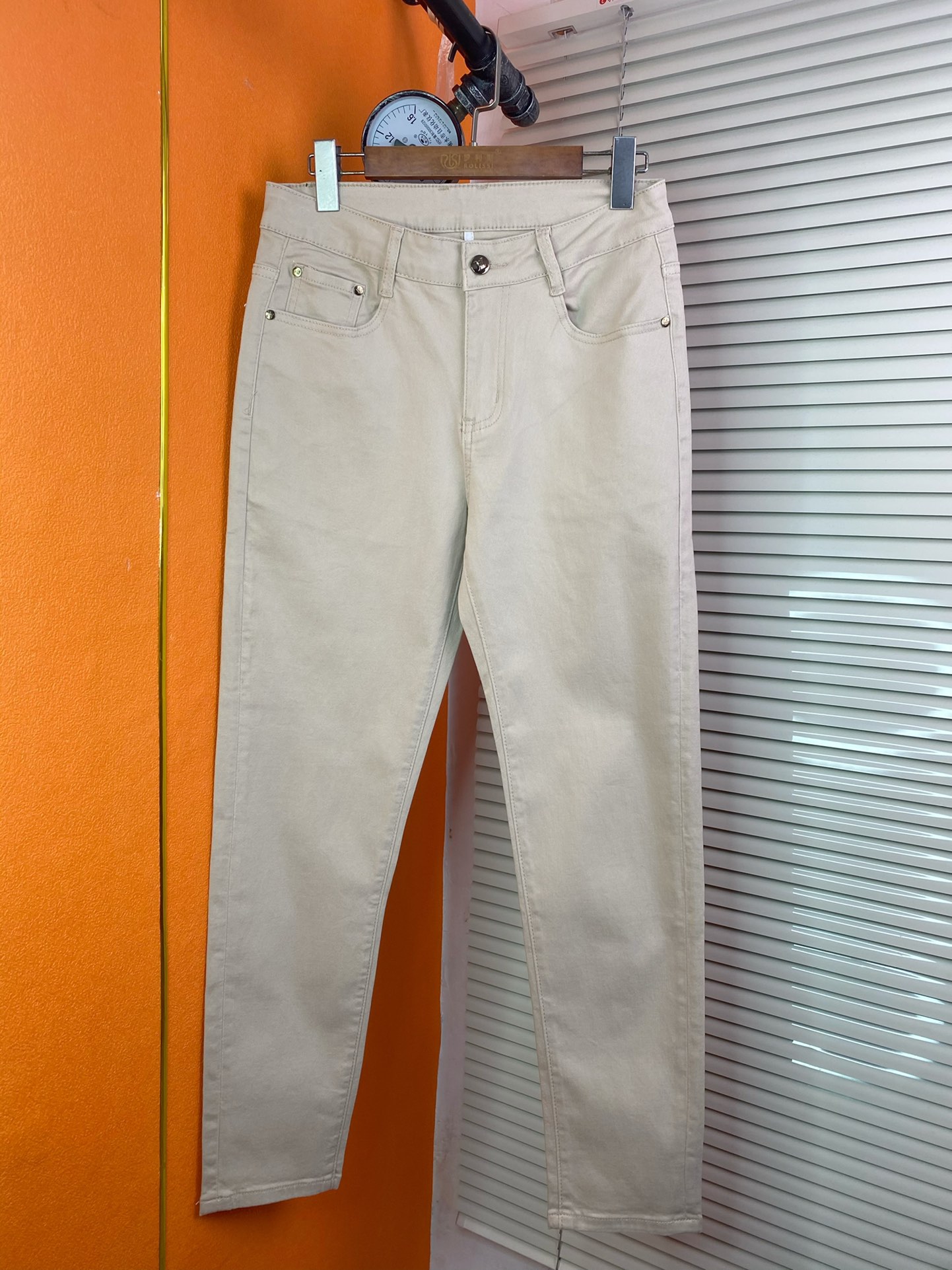 Louis Vuitton Classic Slim Fit Denim Jeans - Elegant & Comfortable 5 i1728964146 1295 2