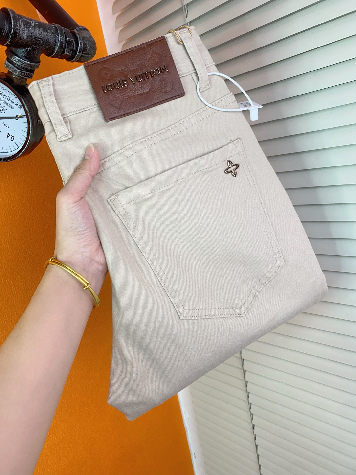 Louis Vuitton Classic Slim Fit Denim Jeans - Elegant & Comfortable 2 i1728964147 7818 6