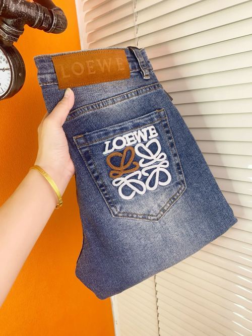 Loewe Jeans Clásicos para Hombre, Corte Ajustado y Diseño Elegante 1 Loewe Jeans Clásicos para Hombre, Corte Ajustado y Diseño Elegante