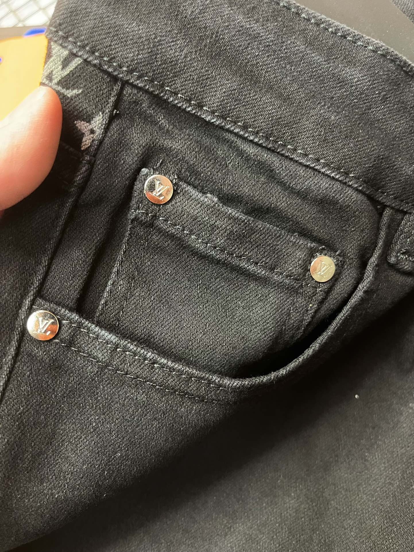 Louis Vuitton Men's Slim Fit Jeans with Logo Embellishments - Stylish & Comfortable 9 i1730693423 748 2