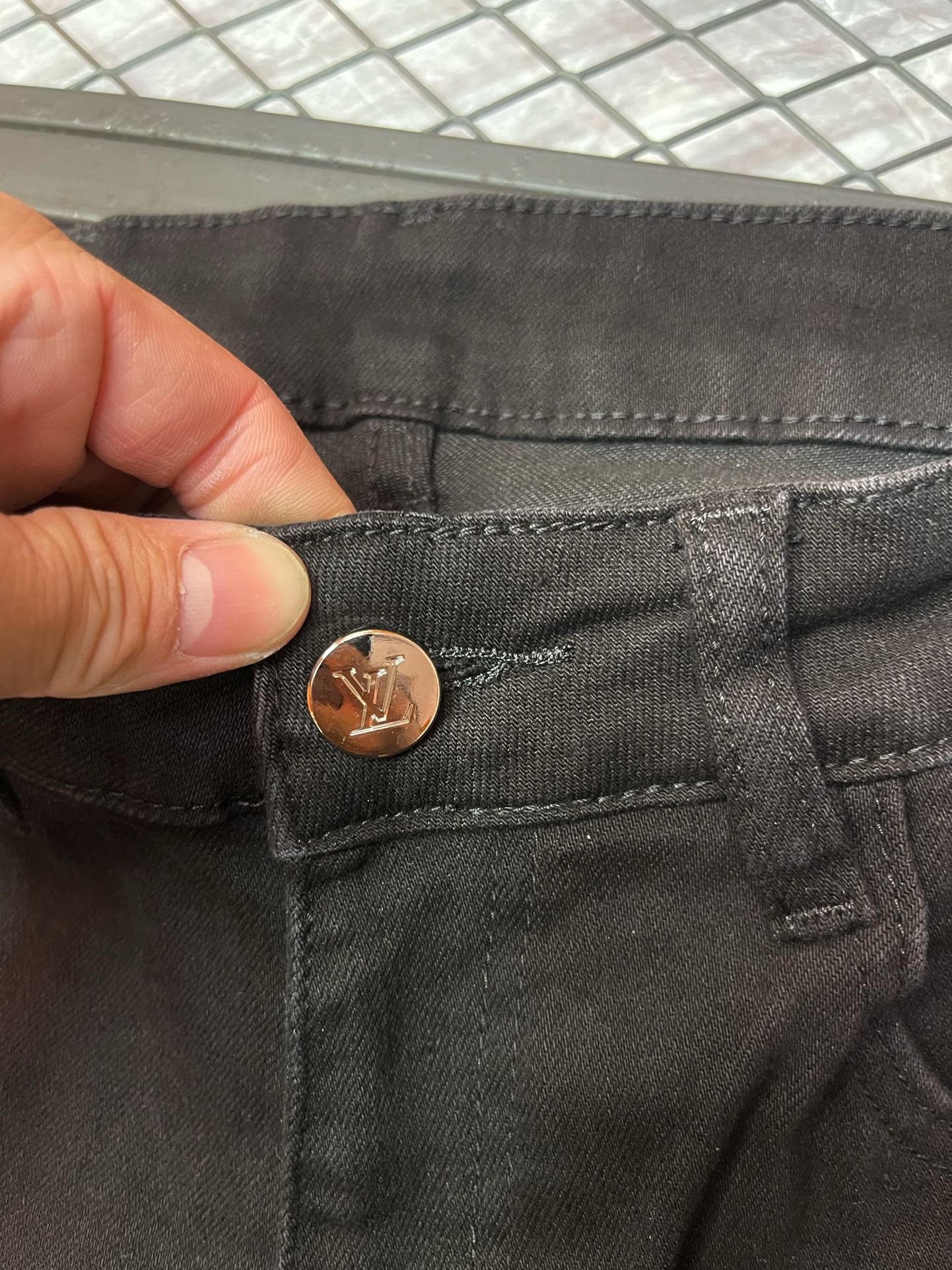 Louis Vuitton Men's Slim Fit Jeans with Logo Embellishments - Stylish & Comfortable 7 i1730693423 9983 1
