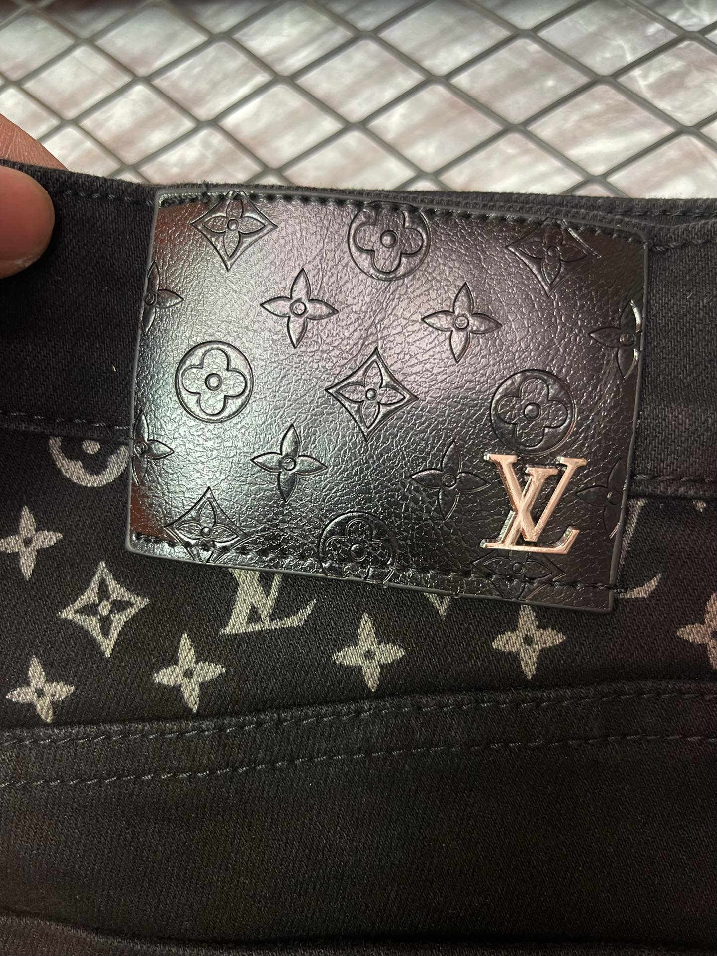 Louis Vuitton Men's Slim Fit Jeans with Logo Embellishments - Stylish & Comfortable 6 i1730693424 4982 7
