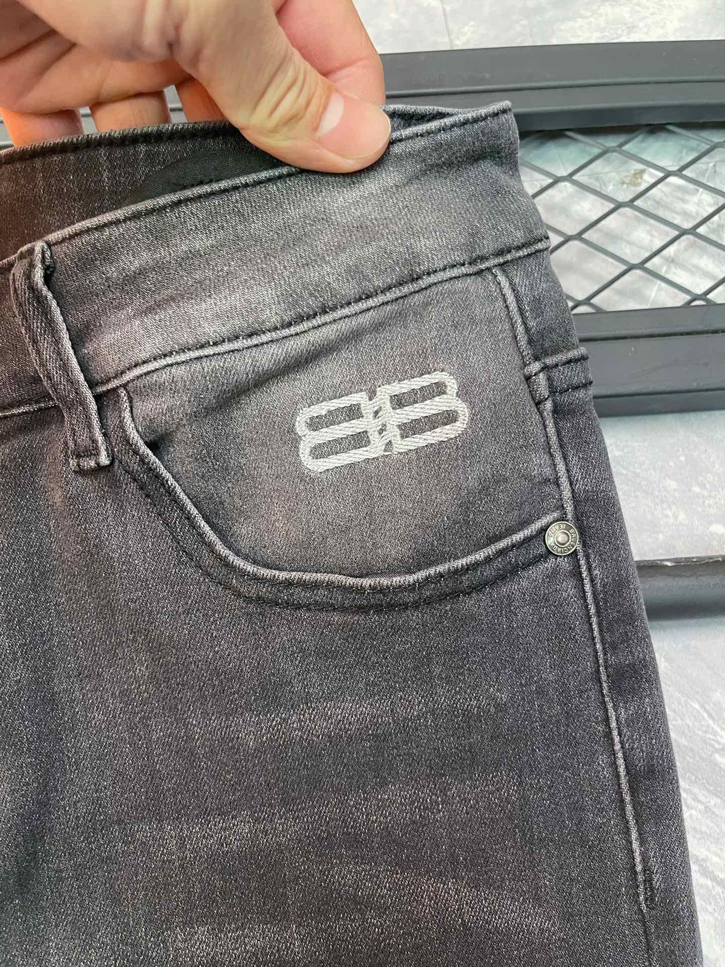 Balenciaga Men's Slim-Fit Gray Denim Jeans - Modern, Comfortable, & Stylish 8 i1730695552 1694 1
