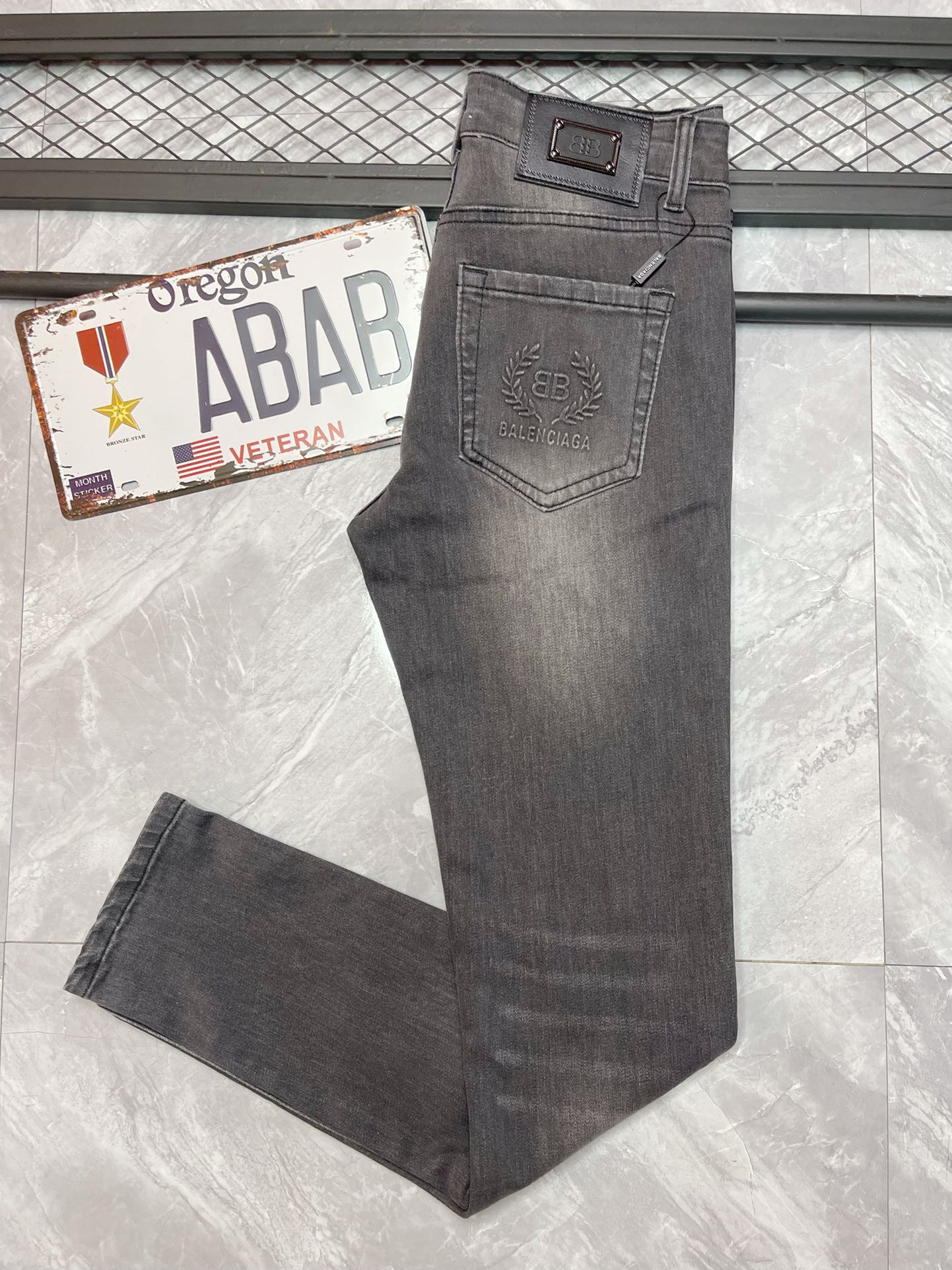 Balenciaga Men's Slim-Fit Gray Denim Jeans - Modern, Comfortable, & Stylish 5 i1730695552 2540 0
