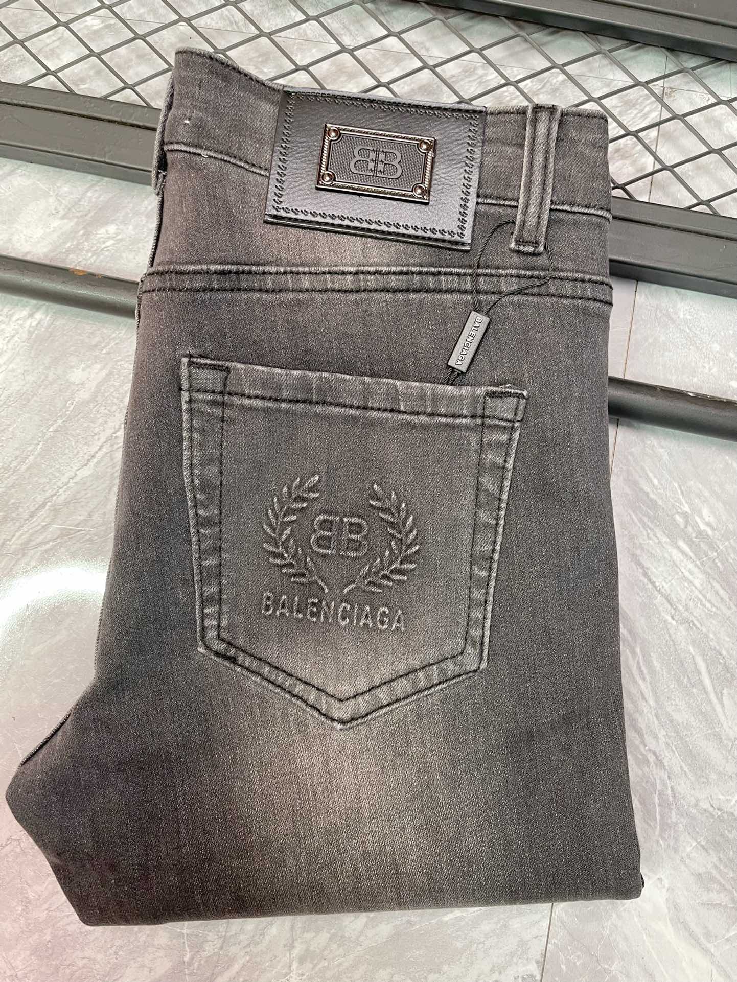 Balenciaga Men's Slim-Fit Gray Denim Jeans - Modern, Comfortable, & Stylish 2 i1730695552 4639 3