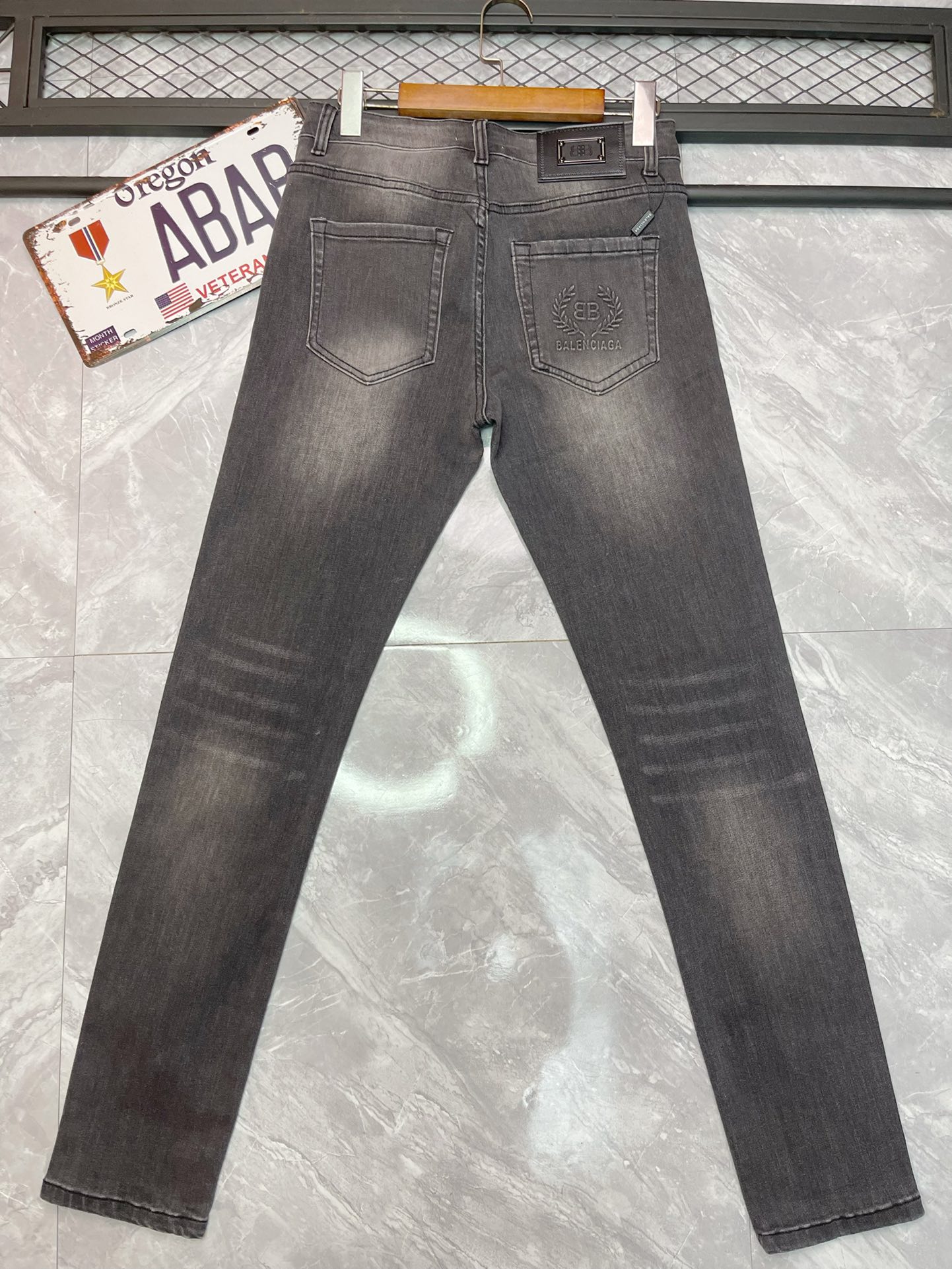 Balenciaga Men's Slim-Fit Gray Denim Jeans - Modern, Comfortable, & Stylish 4 i1730695552 660 6