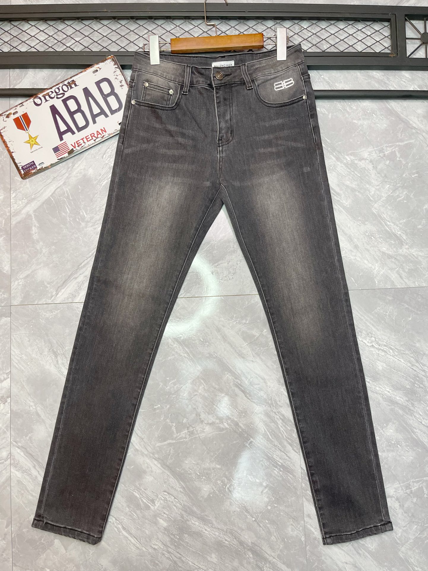 Balenciaga Men's Slim-Fit Gray Denim Jeans - Modern, Comfortable, & Stylish 3 i1730695552 7937 2