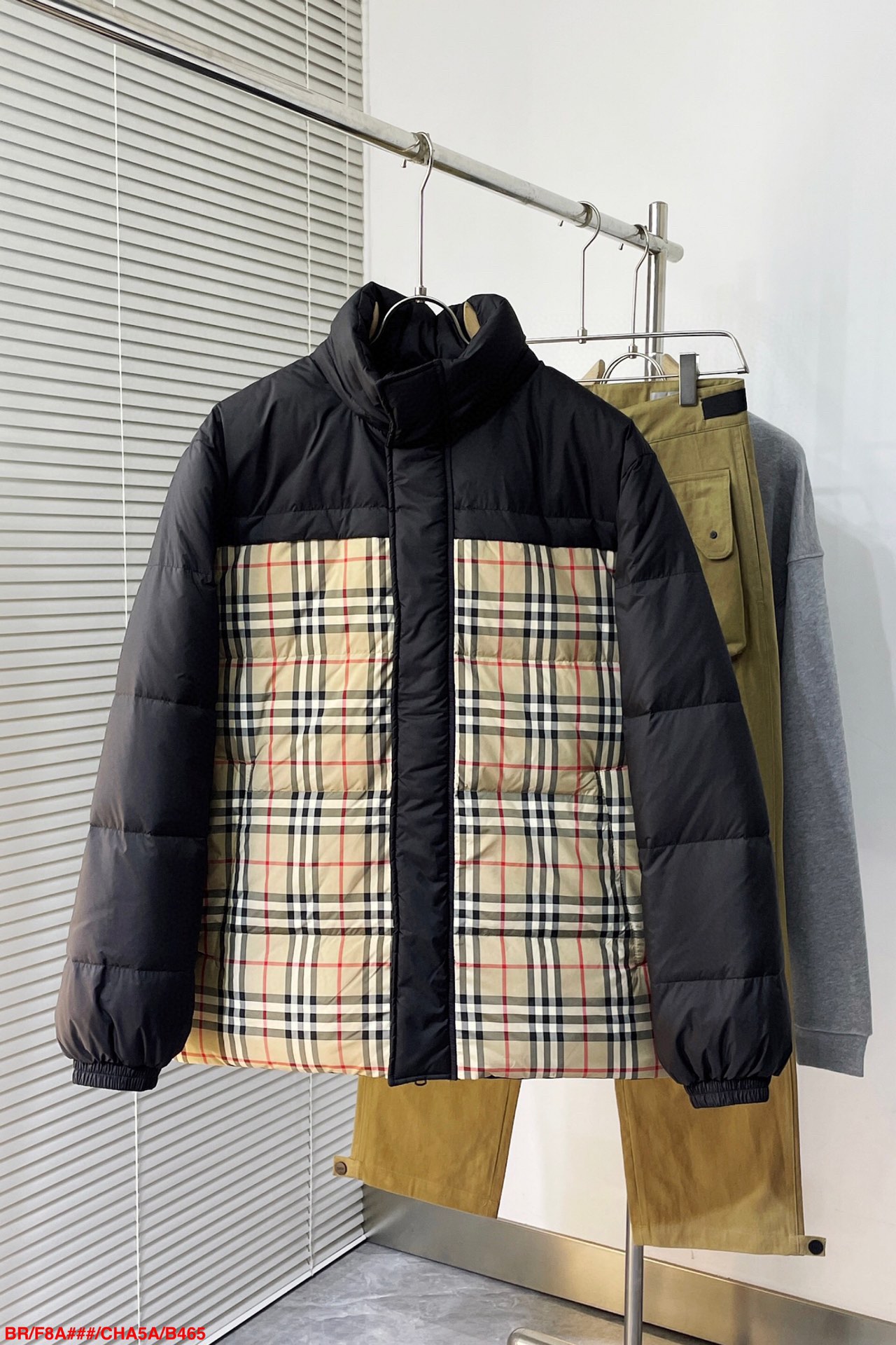 Burberry 24FW Reversible Padded Jacket in Classic Check and Black 2 i1732251146 6929 2