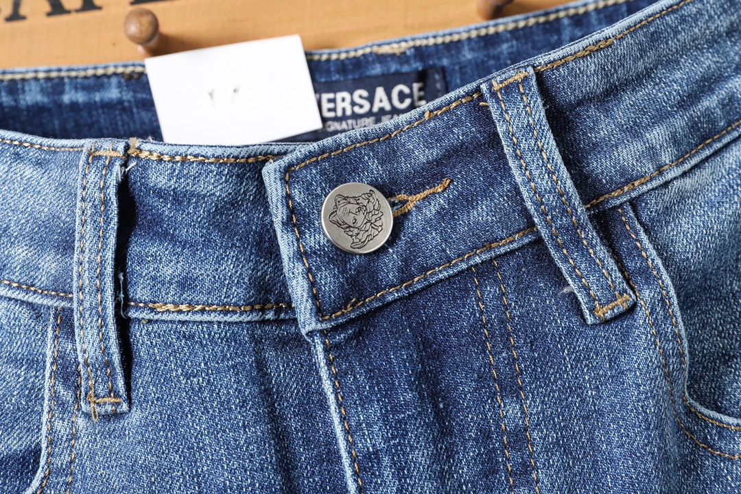 Versace Men's Slim Fit Vintage Wash Jeans - Classic Style, All Seasons 9 i1732809804 3679 2