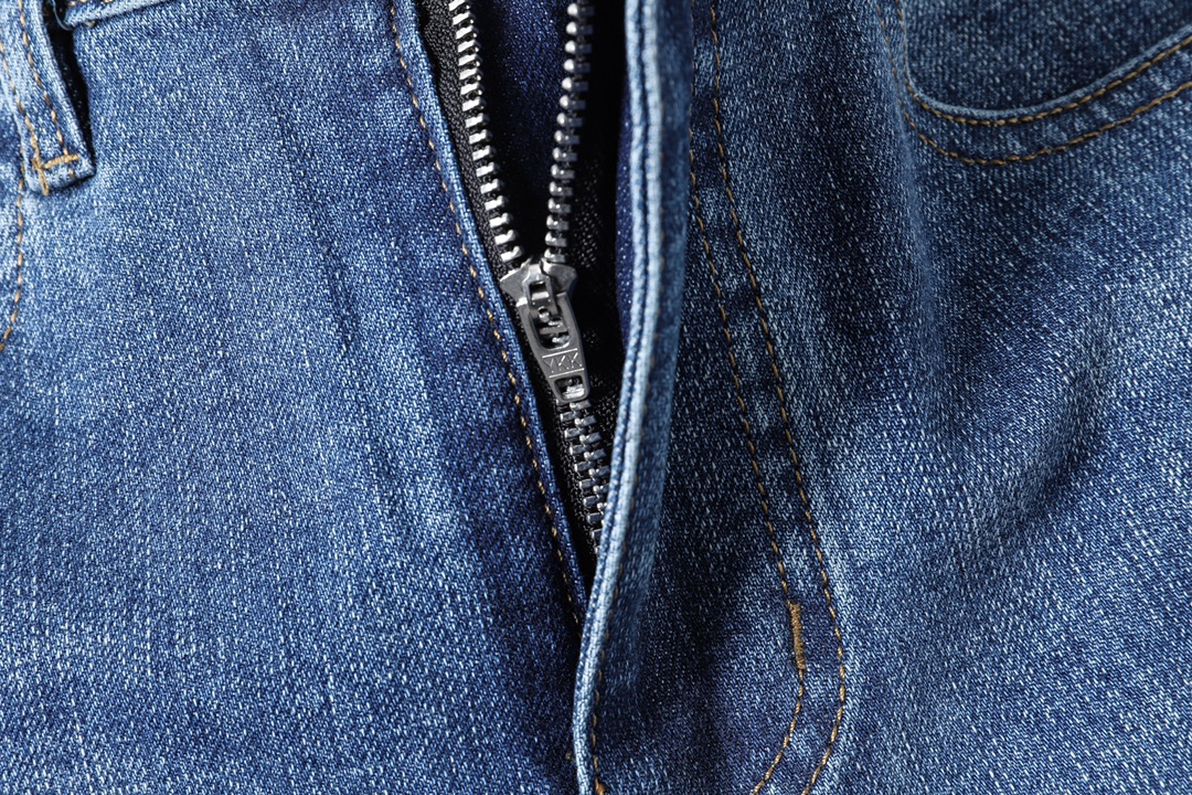 Versace Men's Slim Fit Vintage Wash Jeans - Classic Style, All Seasons 8 i1732809804 8900 0