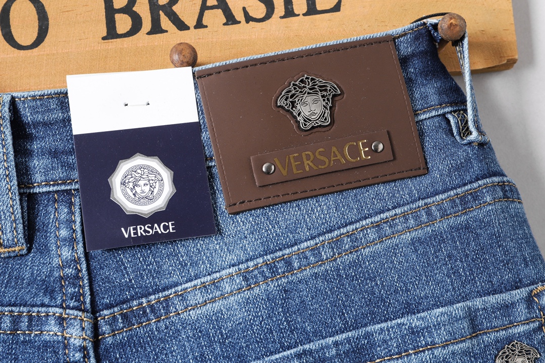 Versace Men's Slim Fit Vintage Wash Jeans - Classic Style, All Seasons 6 i1732809805 3928 4