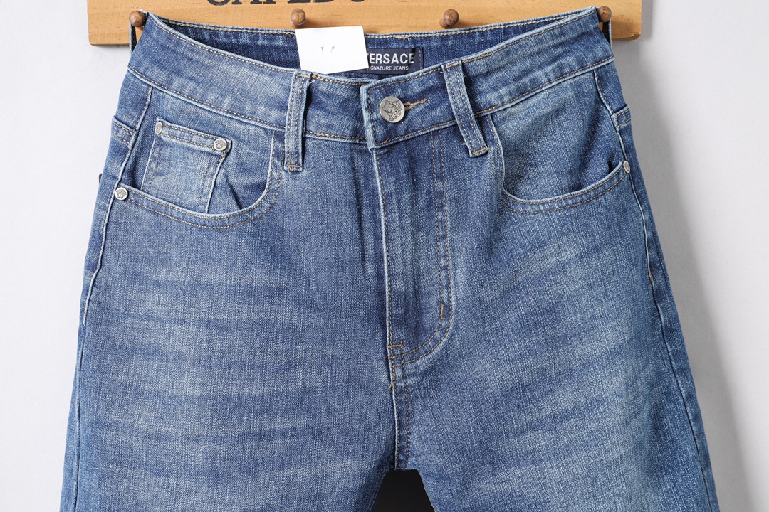Versace Men's Slim Fit Vintage Wash Jeans - Classic Style, All Seasons 7 i1732809805 723 5