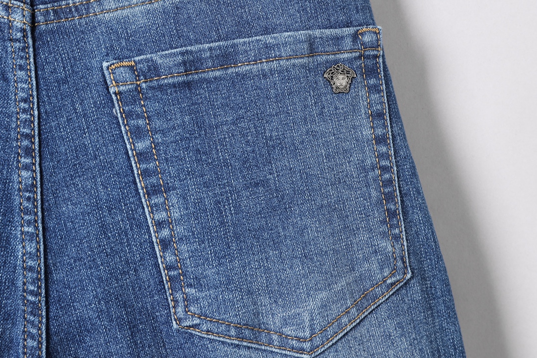 Versace Men's Slim Fit Vintage Wash Jeans - Classic Style, All Seasons 10 i1732809809 4694 0