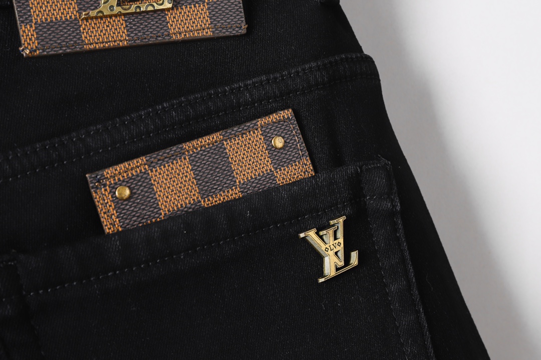 LV 秋冬加绒加厚洗水復古男士修身小脚牛仔裤