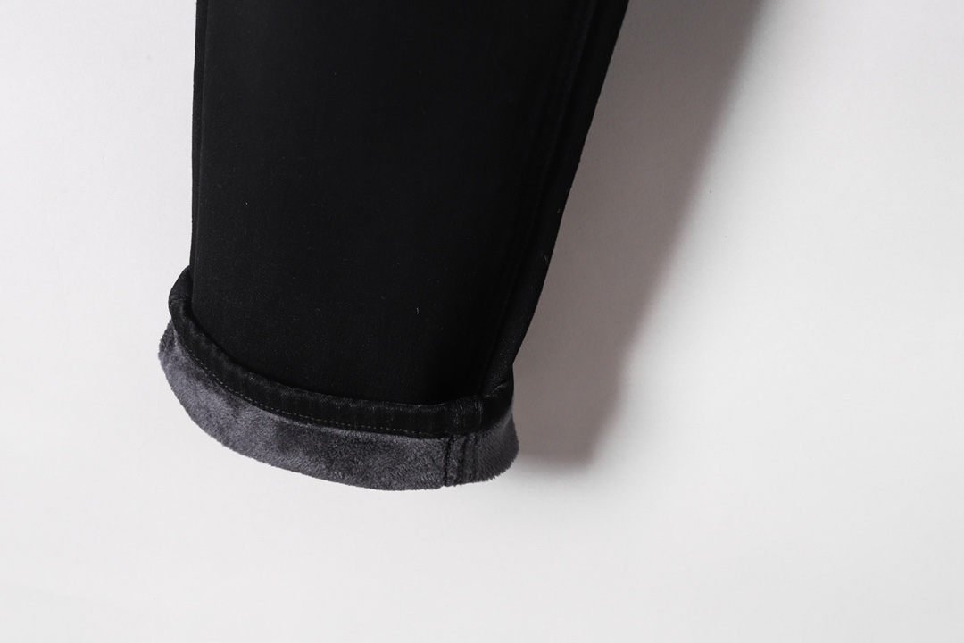 LV 秋冬加绒加厚洗水復古男士修身小脚牛仔裤