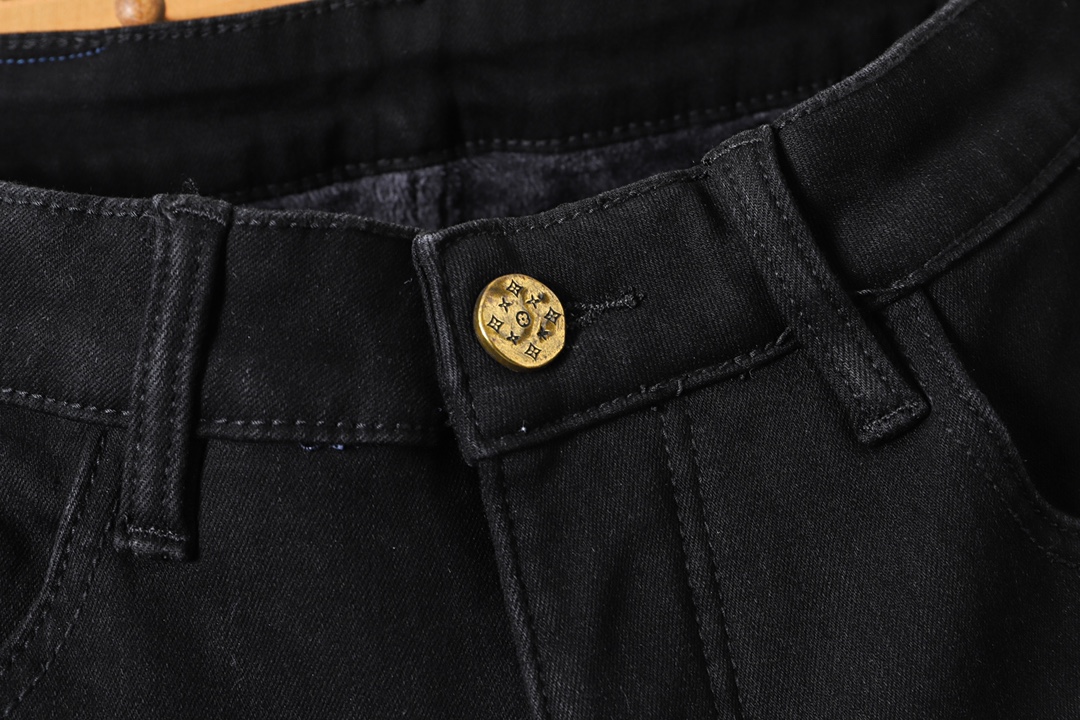 LV 秋冬加绒加厚洗水復古男士修身小脚牛仔裤